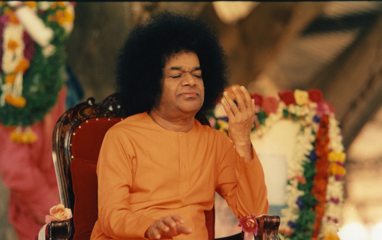 Sathya Sai Baba | Biography, Teachings & Allegations Of A Self-Proclaimed Godman