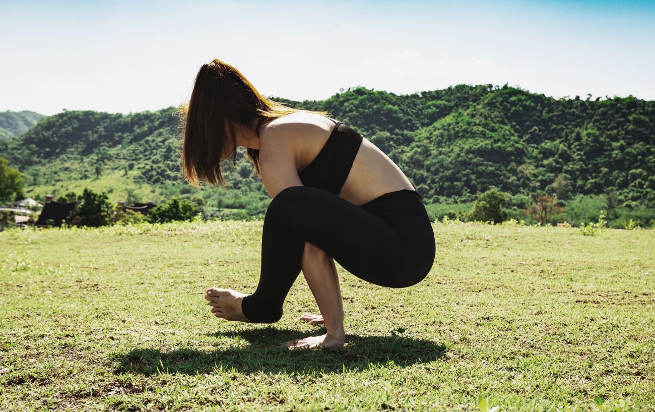 woman doing Bhujapidasana