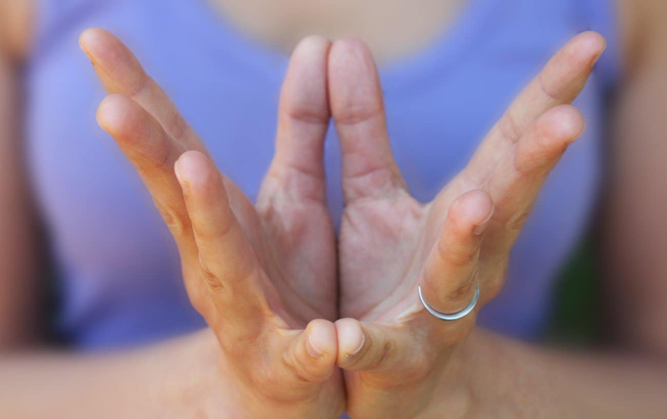 Meditation Mudras Guide + 8 Easy Hand Mudras