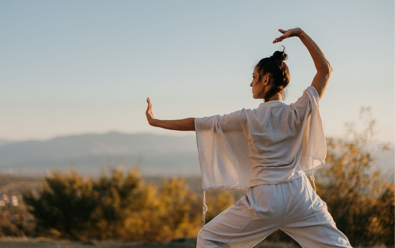 Tai Chi vs Yoga: Differences, Similarities & Benefits Of Both