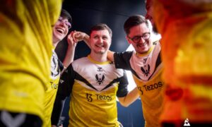 mezii right in the middle of a Team Vitality huddle. 