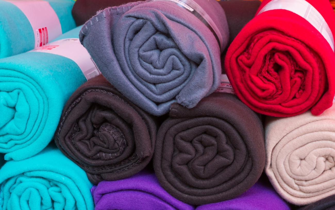 The 5 Best Yoga Blankets: Our Favorite Pieces 2023